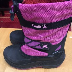 Girls Kamik snow boots!